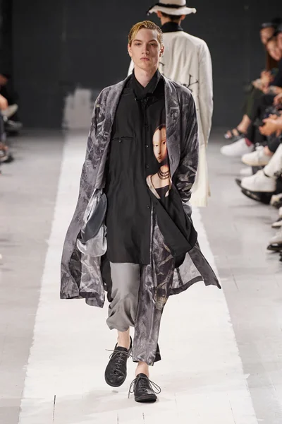 Look 19